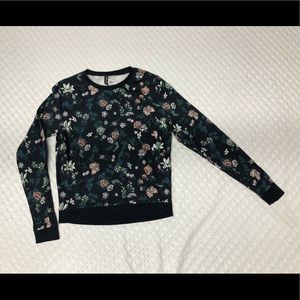 🪐5/25 ~ Floral Crew Neck Top - H&M (navy, floral)